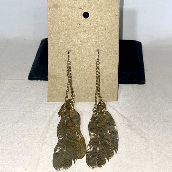 Metal feather earrings   - Picture 1 of 3